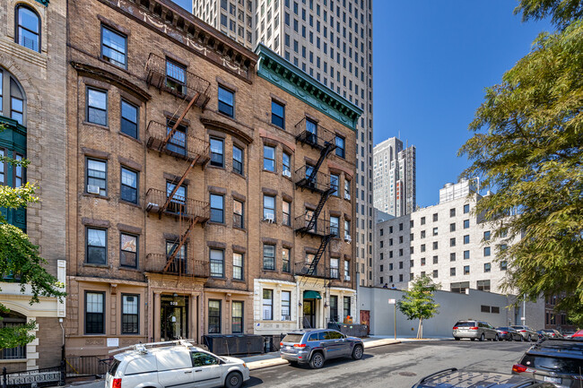 530 W 123rd St in New York, NY - Building Photo - Building Photo