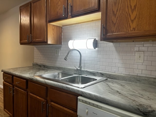 1215 24th Street Place - River Oaks Apartm in Moline, IL - Building Photo - Building Photo