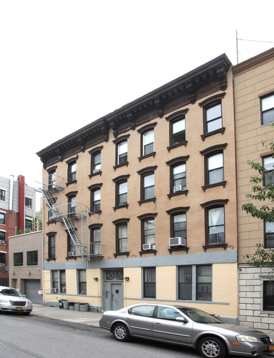 210-212 Meserole St in Brooklyn, NY - Building Photo