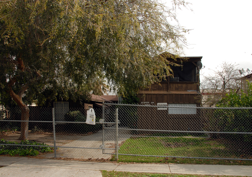 4640 Vista Del Monte Ave in Sherman Oaks, CA - Building Photo