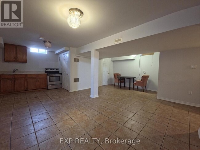 5815 Riverdale Crescent in Mississauga, ON - Building Photo - Building Photo