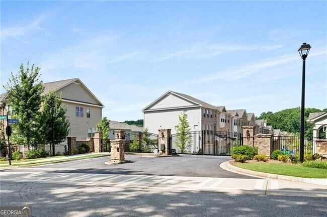 1397 Live Oak Ln in Brookhaven, GA - Foto de edificio - Building Photo