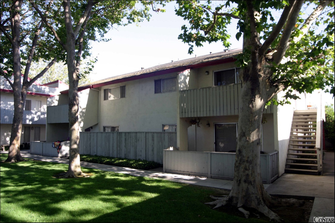 Delta Cove Apartments in Stockton, CA - Building Photo