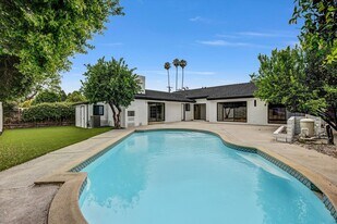 16517 Hartsook St in Los Angeles, CA - Building Photo