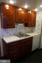 6639 Hillandale Rd in Bethesda, MD - Foto de edificio - Building Photo