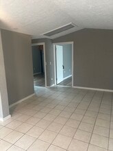 1032 NW Nye St, Unit Lower Unit in Newport, OR - Foto de edificio - Building Photo