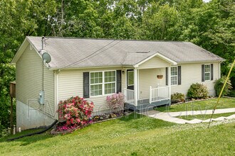 343 Pine St in Ringgold, GA - Building Photo - Building Photo