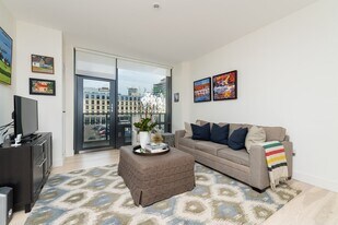 32 Traveler St, Unit 312 in Boston, MA - Building Photo