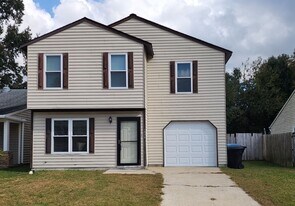 1520 Oak Knoll Ln in Virginia Beach, VA - Building Photo