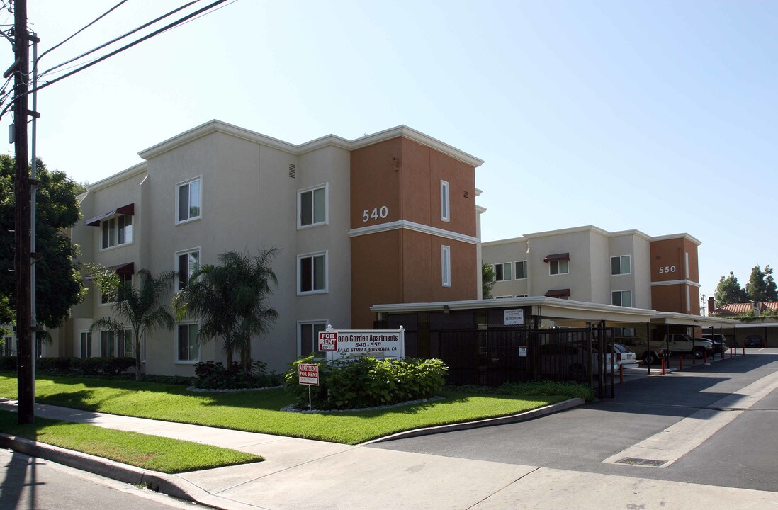 Fano Gardens in Monrovia, CA - Foto de edificio