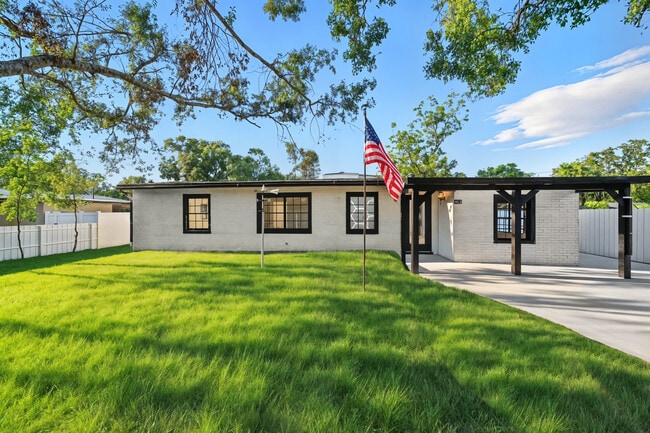 4613 W Fair Oaks Ave