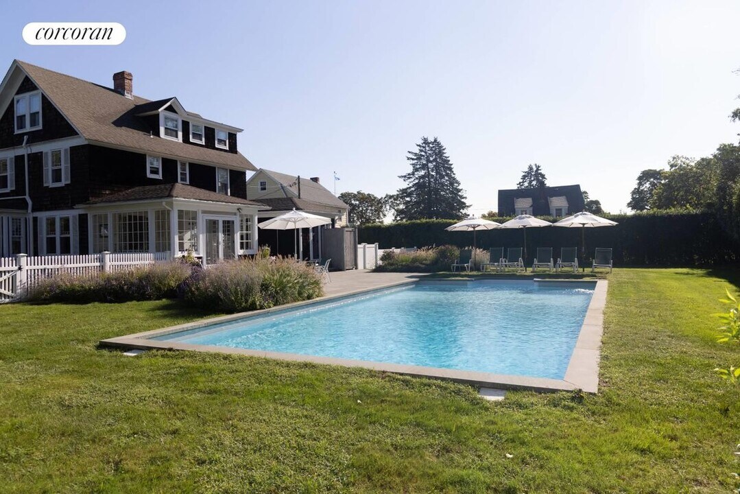 50 Culver Street in Southampton, NY - Building Photo