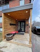 579 Tweedsmuir Ave in Ottawa, ON - Building Photo - Building Photo