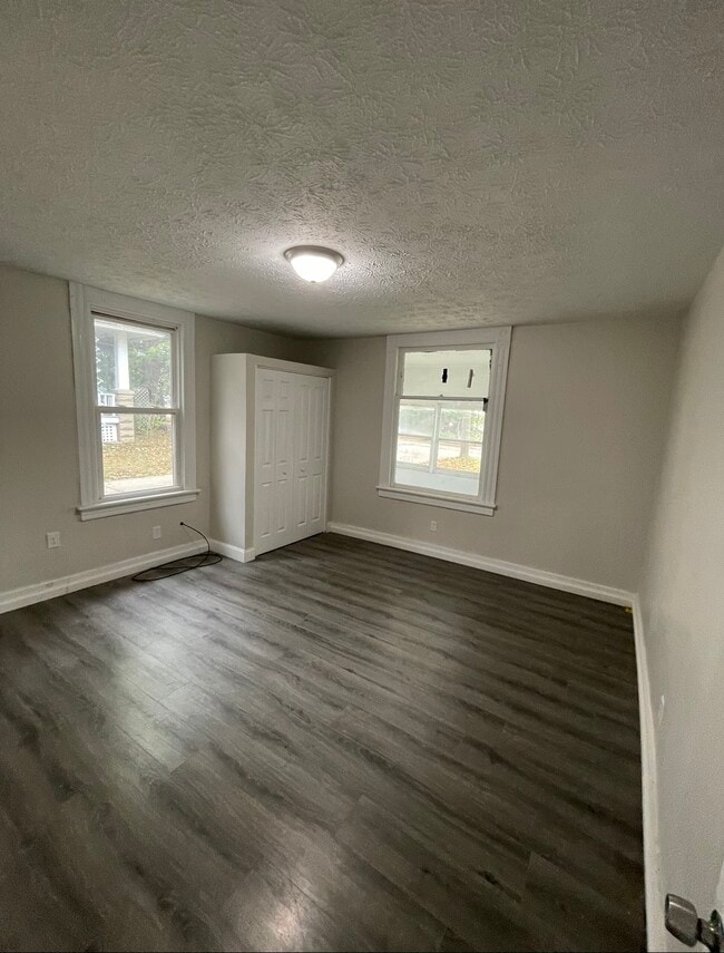 37 Magnolia Ave in Bedford, OH - Building Photo - Building Photo