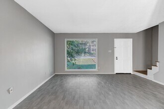 2291 Madison Ave in Memphis, TN - Foto de edificio - Building Photo