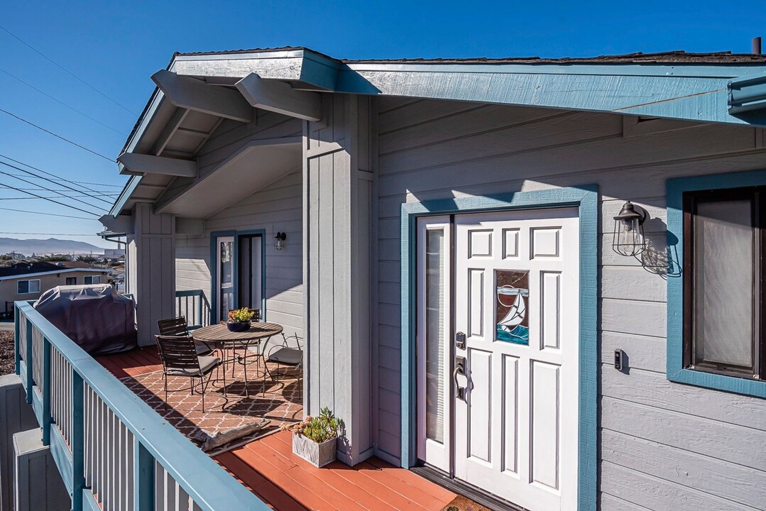 2201 Laurel Ave in Morro Bay, CA - Building Photo