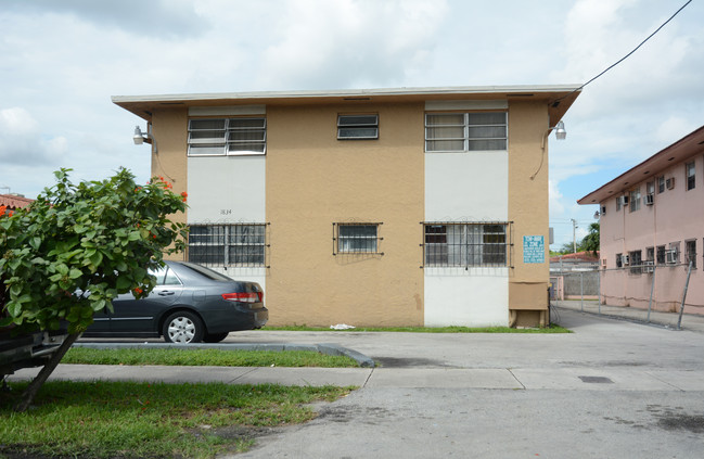 1830 NW 22nd Ct in Miami, FL - Building Photo - Building Photo