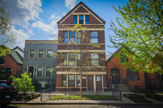 2131 W Homer St, Unit 2