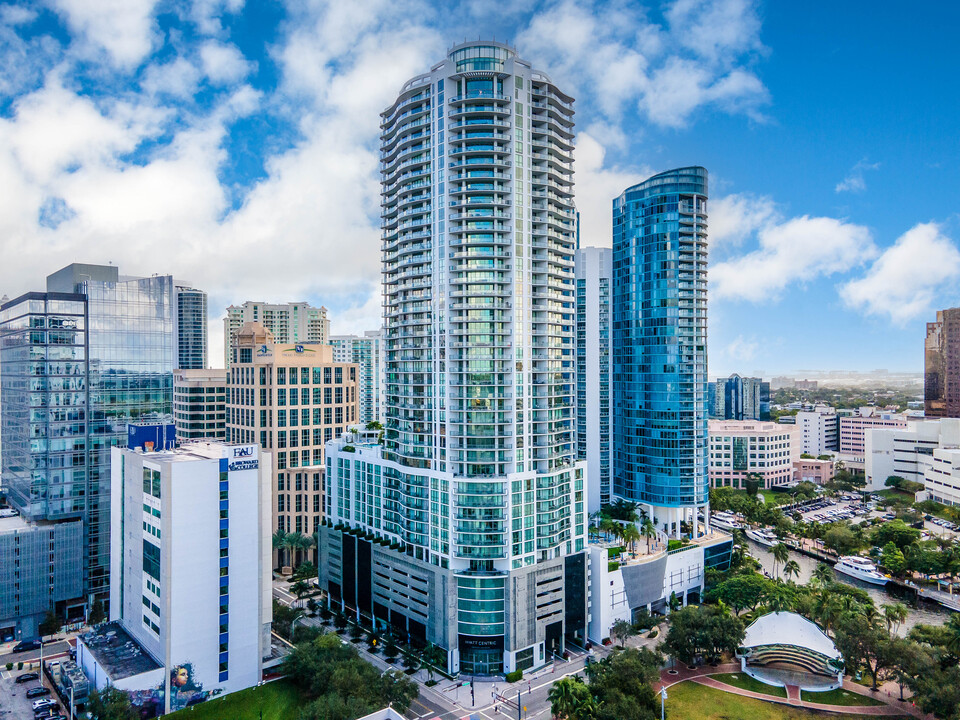 100 E Las Olas Blvd in Fort Lauderdale, FL - Foto de edificio