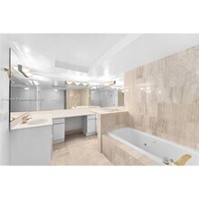 1800 Sunset Harbour Dr in Miami Beach, FL - Building Photo - Building Photo