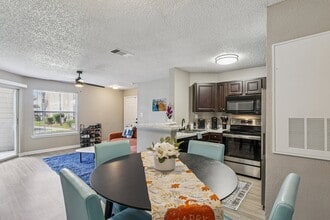 Laguna Place Apartments in Kissimmee, FL - Building Photo - Building Photo