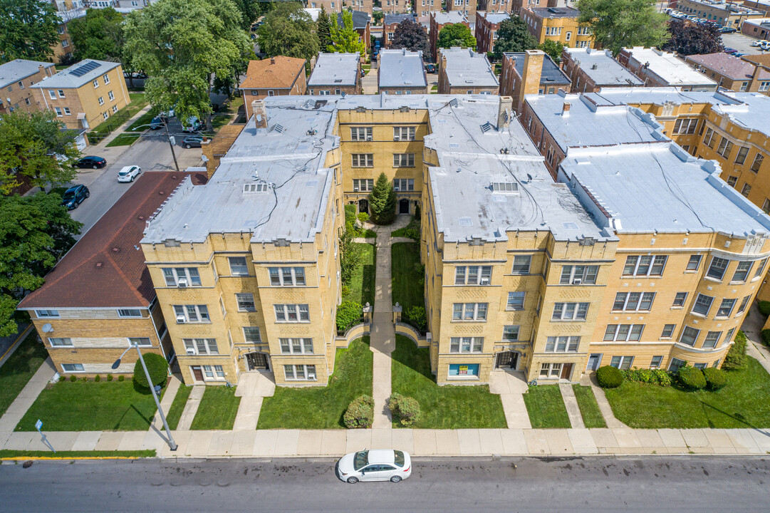 2103 Oak Park Ave in Berwyn, IL - Building Photo