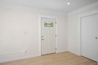 525 W Wilson Ave in Glendale, CA - Foto de edificio - Building Photo