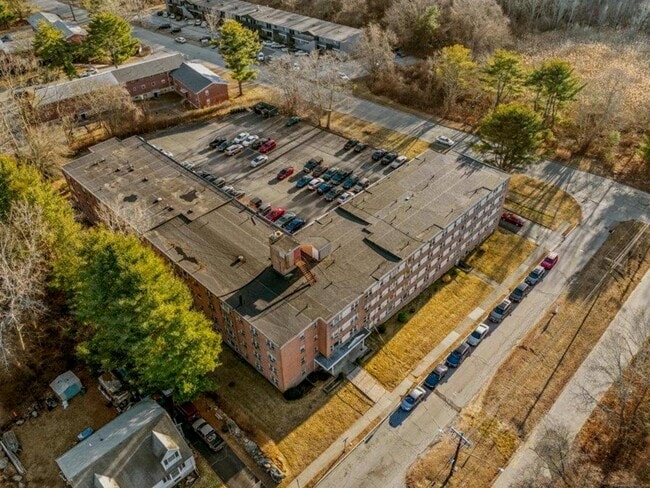 70 Farmington Ave in New London, CT - Building Photo - Building Photo