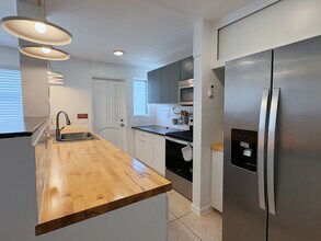 944 Meridian Ave, Unit 11 in Miami Beach, FL - Building Photo - Building Photo