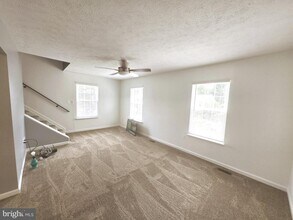 400 Cabin Ct in Stafford, VA - Building Photo - Building Photo