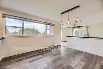 8411 W 64th Pl in Arvada, CO - Foto de edificio - Building Photo