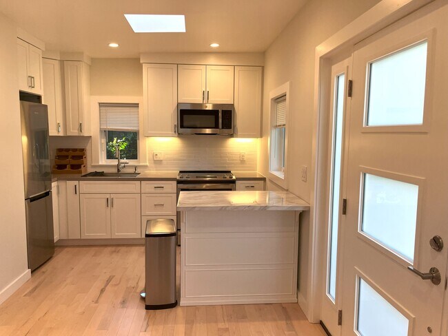 113 Plymouth Ave, Unit ADU in San Carlos, CA - Building Photo - Building Photo