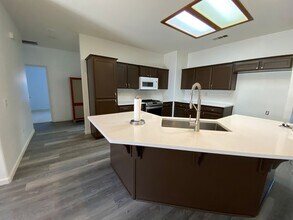 133 N Boise Ct in Visalia, CA - Building Photo - Building Photo