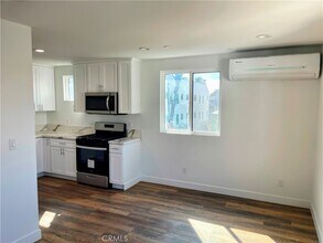 1809 1/2 S Gramercy Pl in Los Angeles, CA - Building Photo - Building Photo
