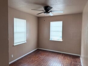 17 Midway Dr in Brownsville, TX - Foto de edificio - Building Photo