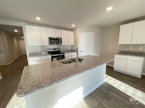 20615 Mercury Dr in Robertsdale, AL - Foto de edificio - Building Photo