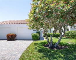 551 Beachwalk Cir in Naples, FL - Foto de edificio - Building Photo