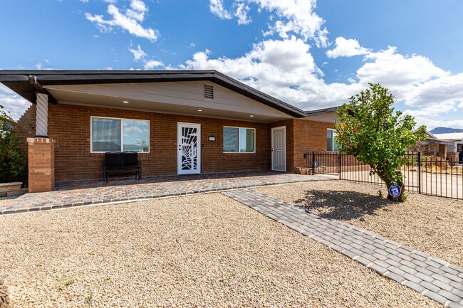 property at 15932 N Twin Lakes Dr