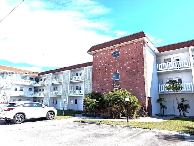 1280 NW 43rd Ave, Unit 205C in Lauderhill, FL - Building Photo - Building Photo