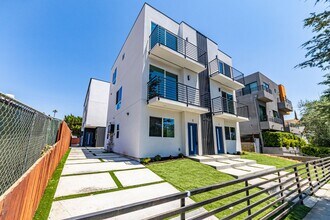 6700 Balboa Blvd in Los Angeles, CA - Building Photo - Building Photo