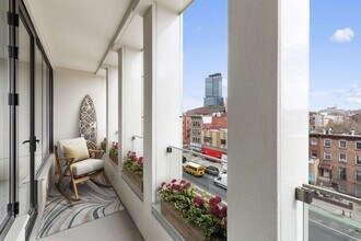 58 St Marks Pl, Unit 507 in Brooklyn, NY - Foto de edificio - Building Photo