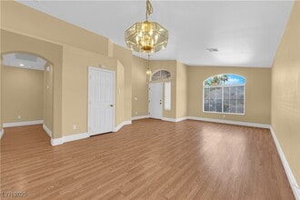 1900 Crystal Glen Ct in Las Vegas, NV - Building Photo - Building Photo