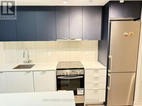 8 Tippett Rd in Toronto, ON - Building Photo - Building Photo
