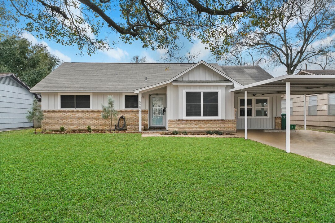5205 Verdome Ln in Houston, TX - Building Photo
