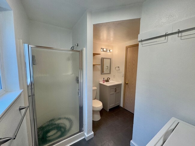 Lynnwood Home in Lynnwood, WA - Foto de edificio - Building Photo