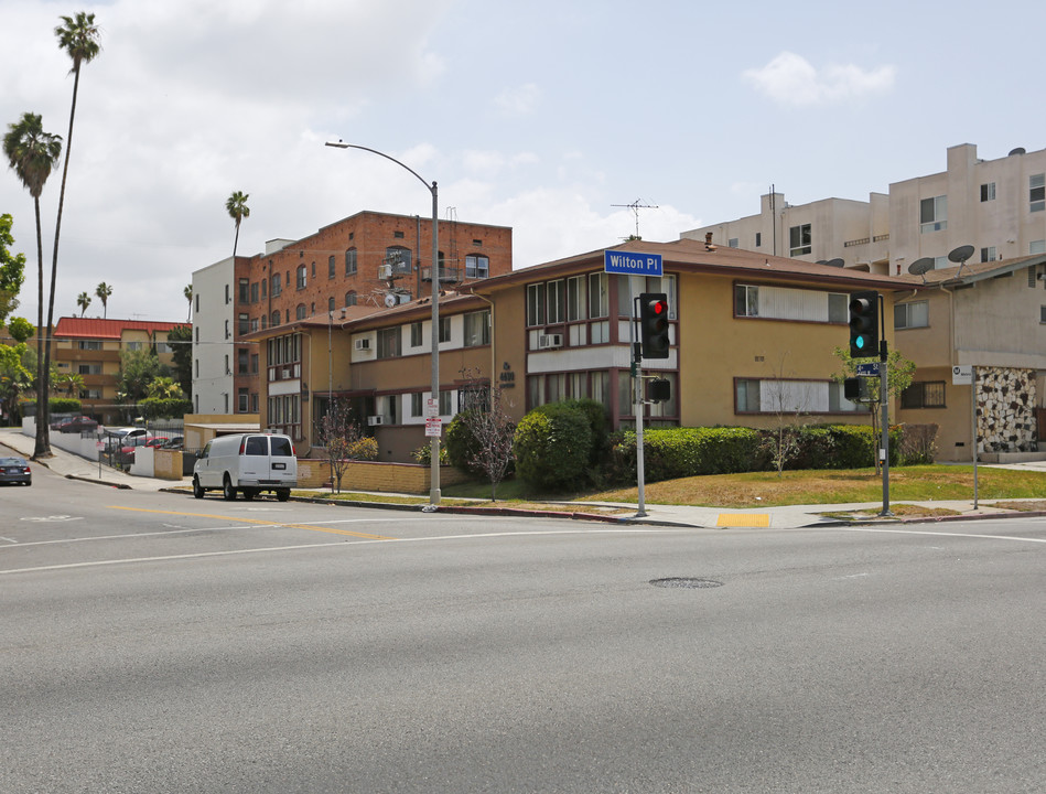 4430 W 4th St in Los Angeles, CA - Foto de edificio