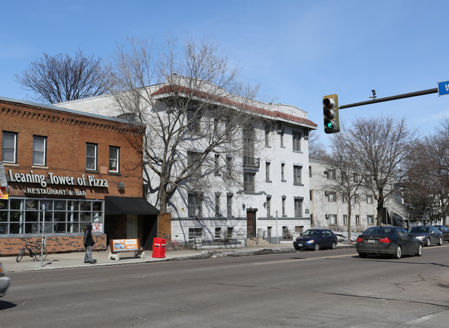 2312 Lyndale Ave S in Minneapolis, MN - Foto de edificio - Building Photo