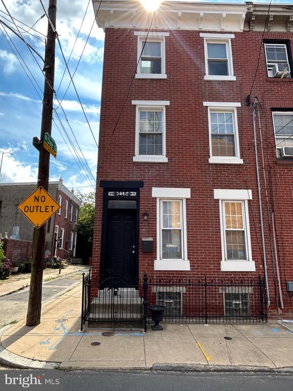 property at 218 E Wildey St