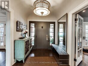 15 Pine Crescent in Toronto, ON - Building Photo - Building Photo