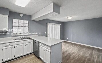 7012 Windcrest Ln in Harrison, TN - Foto de edificio - Building Photo